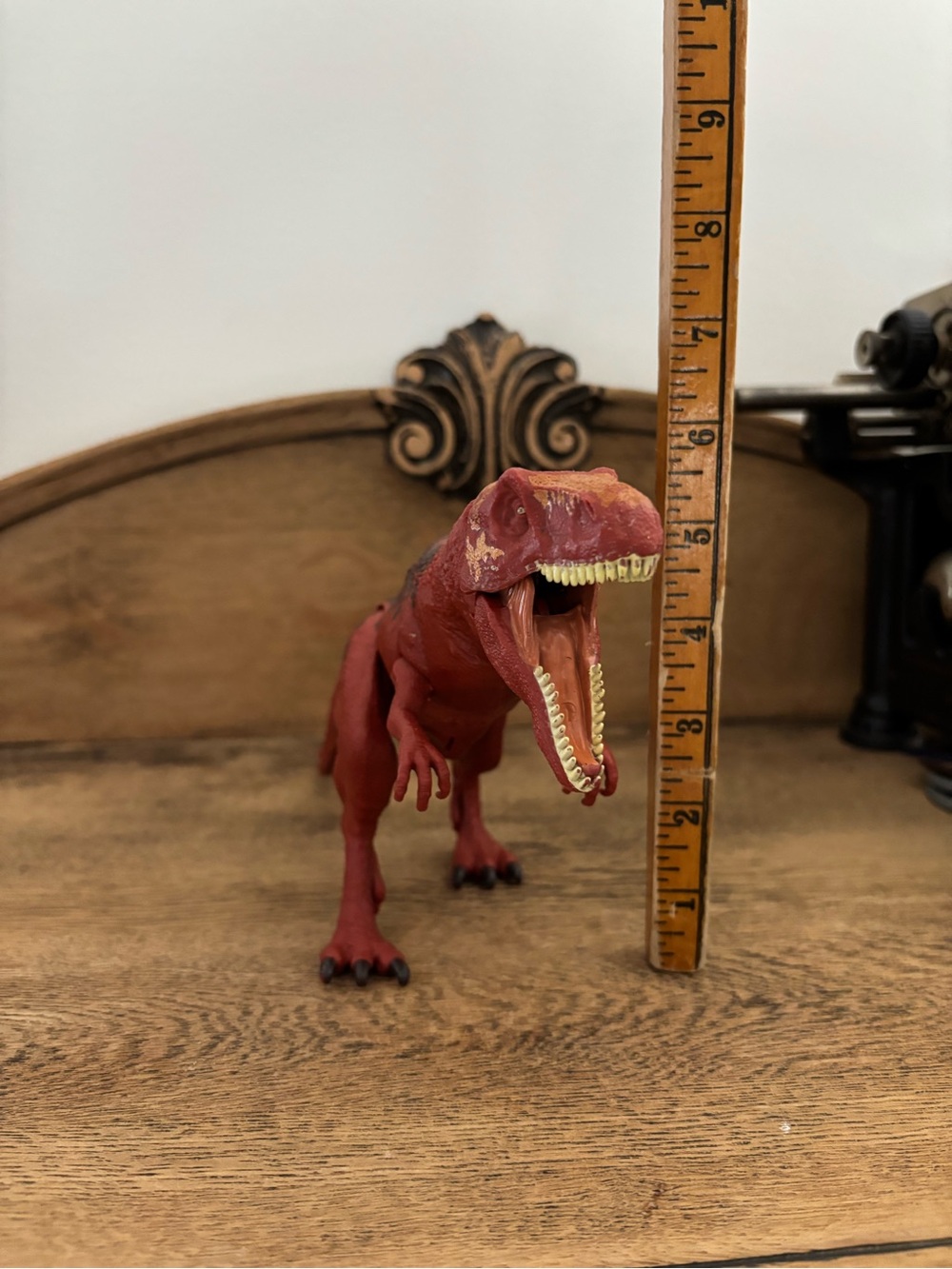 Jurassic World Roarivores Metriacanthosaurus